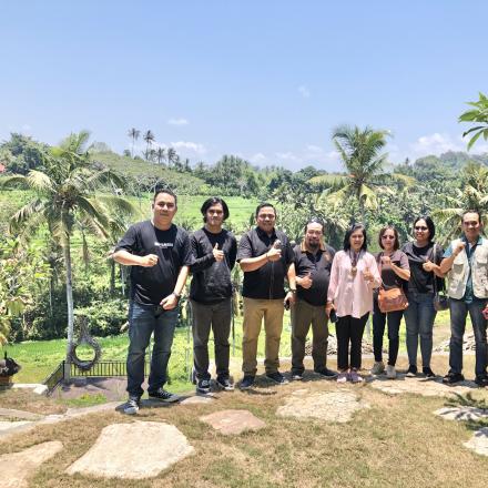 KADES SE-KABUPATEN MEMPAWAH PROV KALIMANTAN BARAT BELAJAR PERTANIAN ORGANIK DI DESA SIDAN